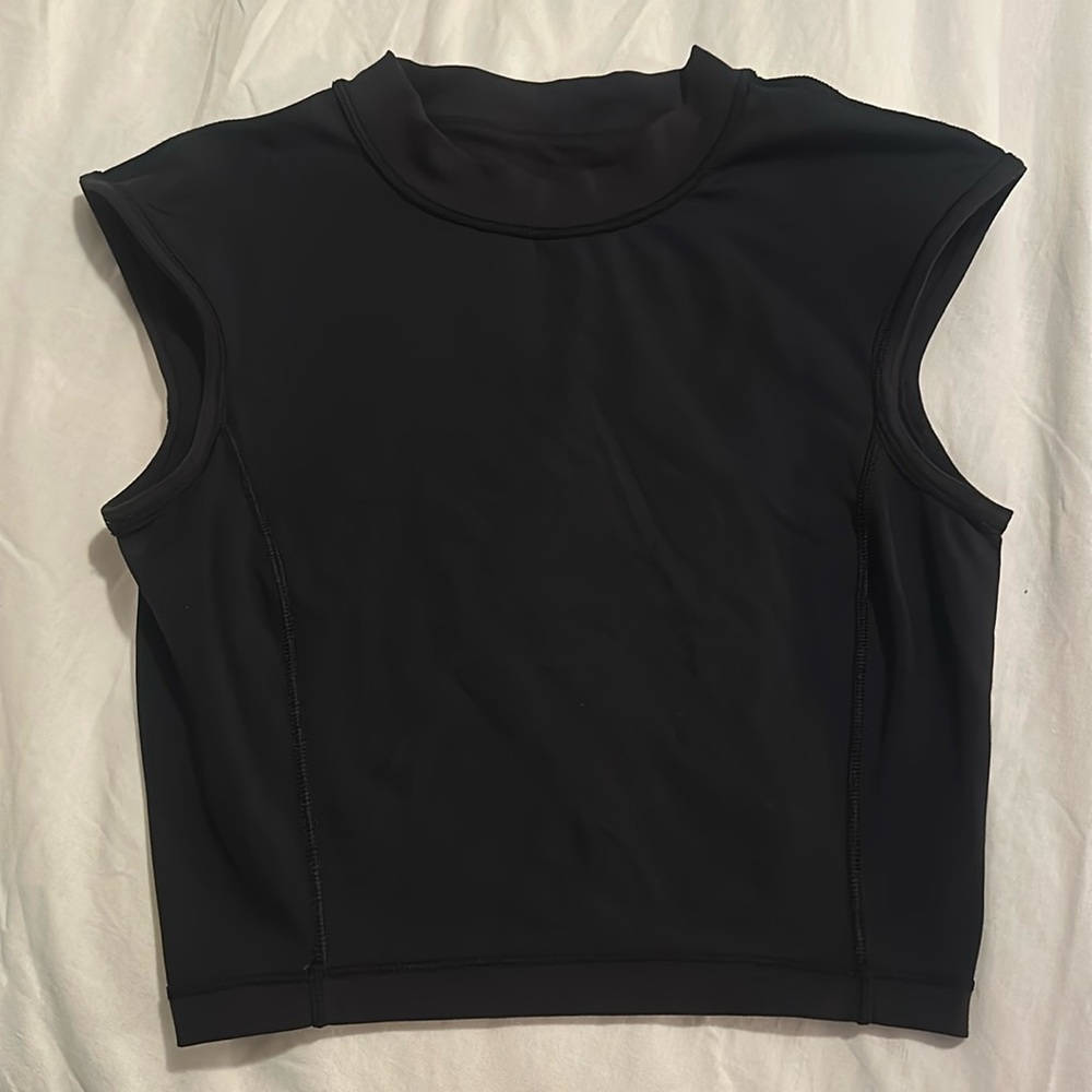 Black lululemon crop